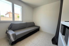Studio with patio near the beach